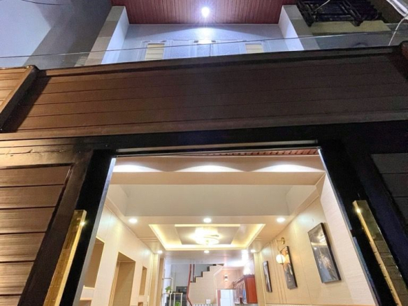 Ban nha 5 tang duong Phan Xich Long Q.Phu Nhuan 34m2 3.8x10m 4PN 5WC 7.2 Ty 3